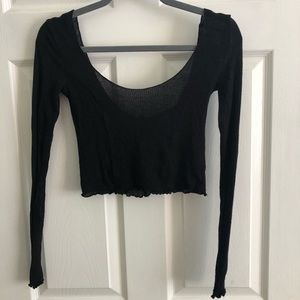 black long sleeve crop top